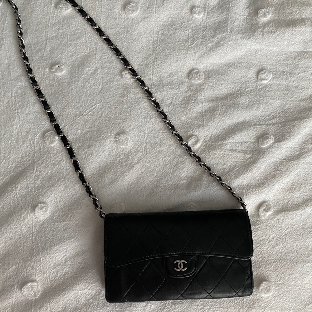 CHANEL Black Quilted Key & Card Holder - Picture 13 of 13